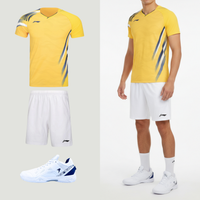 Li-Ning badminton T-shirt til mænd med perfekt pasform. Shop Looket 